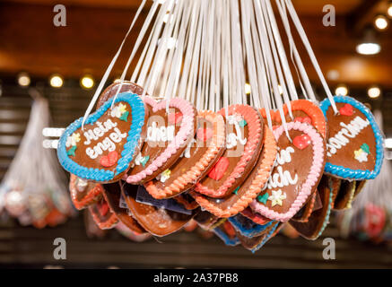 Bouquet de coeurs d'épices traditionnelles Lebkuchenherz avec 'My Angel' inscription en allemand au marché de Noël (Christkindlmarkt) dans le centre de Berlin, Banque D'Images