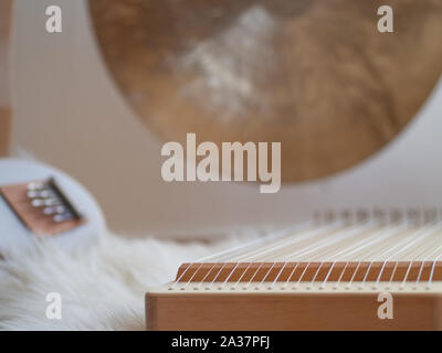 Le son d'un gong et monocorde de cérémonie calmantes et relaxantes Banque D'Images