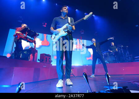 Glasgow, Ecosse, Royaume-Uni. 5 octobre, 2019. Two Door Cinema Club, en concert à l'Académie )2, Crédit : Stuart Westwood Banque D'Images