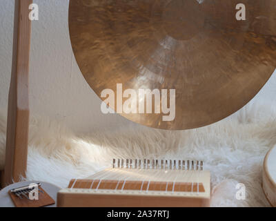 Mis en place avec le son monocorde et gong Banque D'Images