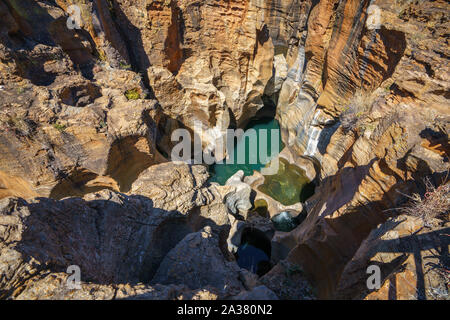 Parois abruptes de grès rouge à Bourkes Luck Potholes, Mpumalanga, Blyde River Canyon, afrique du sud Banque D'Images