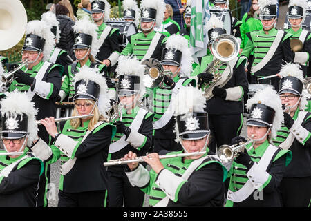 Hambourg, Allemagne. 06 Oct, 2019. La Jeunesse allemande brass band de Lübeck prend part à la procession de la récolte Kirchwerder, l'un des plus grands en Allemagne. Photo : Markus Scholz/dpa/Alamy Live News Banque D'Images