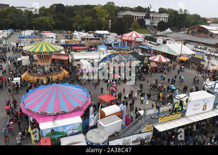 Munich, Allemagne. 06 Oct, 2019. L 'Oide Wiesn' peut être vu de la grande roue. L'Oktoberfest se termine ce dimanche. Crédit : Felix Hörhager/dpa/Alamy Live News Banque D'Images