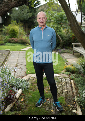 Marathon de Londres toujours présent runner Macey, Terry qui a l'intention de faire fonctionner dans son 40e Marathon de Londres en avril 2020, à son domicile de Blackheath, sud-est de Londres. Banque D'Images