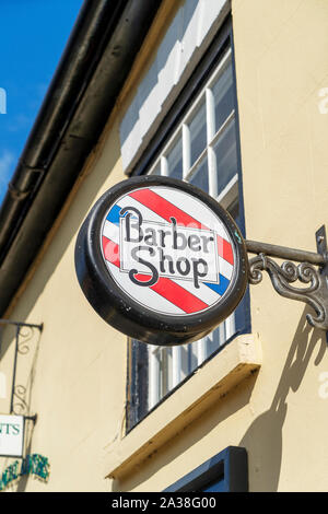 Circulaire traditionnelle rouge blanc et bleu les barbiers shop sign Banque D'Images