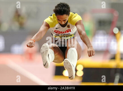 Doha, Qatar. 06 Oct, 2019. L'athlétisme, Championnats du monde, Championnats du monde, Khalifa International Stadium : saut en longueur femmes : Malaika Mihambo de l'Allemagne en finale. Crédit : Michael Kappeler/dpa/Alamy Live News Banque D'Images