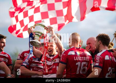 Oldham, Angleterre, 6 octobre 2019. Oldham RLFC célébrer après avoir remporté la Ligue 1 match éliminatoire Betfred contre Newcastle Thunder à l'Vestacare Stadium. Banque D'Images