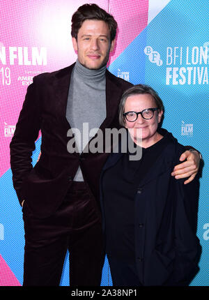 (À gauche) James Norton et Agnieszka Holland assistant à la première de Mr Jones, dans le cadre de la BFI London Film Festival, au Curzon Mayfair à Londres. Banque D'Images