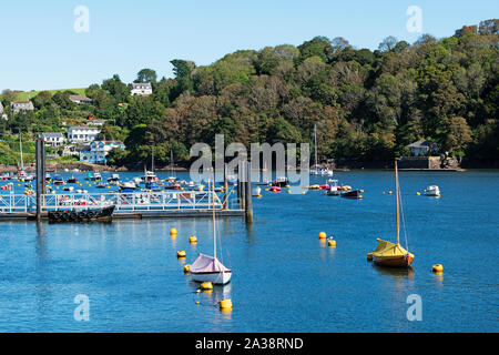 Bateaux sur le fleuve fowey à Cornwall, Angleterre, Grande-Bretagne, Royaume-Uni. Banque D'Images