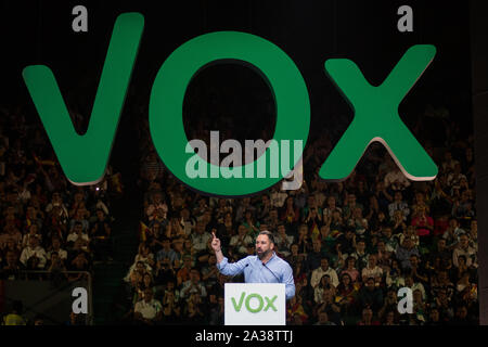 Madrid, Espagne. 6 octobre, 2019. Santiago Abascal, chef du parti d'extrême droite au cours de la VOX Vistalegre "Plus Ultra" de l'avant d'un mois avant les élections espagnoles. Credit : Marcos del Mazo/Alamy Live News Banque D'Images