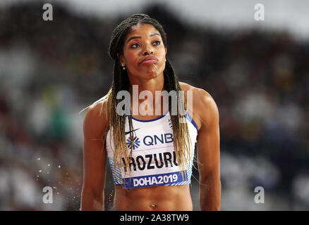 La Grande Bretagne Irozuru Abigaä dans le saut en longueur pendant dix jours des Championnats du monde IAAF au Khalifa International Stadium, Doha, Qatar. Banque D'Images