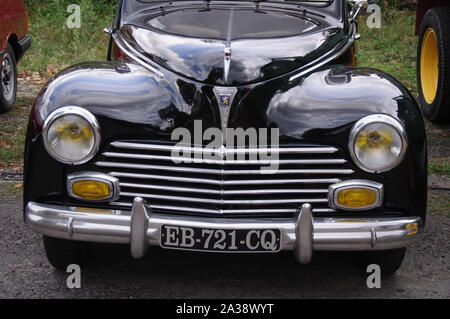 Peugeot 203C berline voiture française classique Banque D'Images