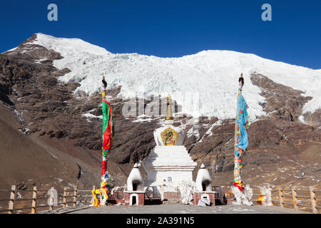 2019 Une image du recul rapide des glaciers (Noijin Kangsang Karola) au Tibet, Chine Banque D'Images