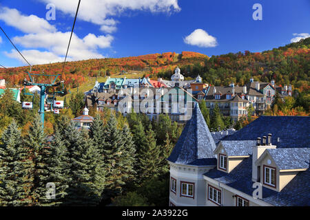 Vue aérienne du Mont Tremblant en automne, Québec, Canada Banque D'Images