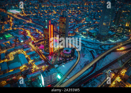 Vue générale du centre-ville d'Istanbul au crépuscule avec couleurs tendance Banque D'Images