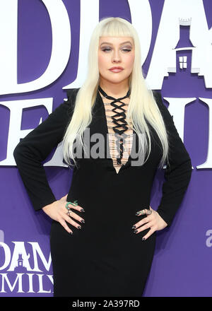 Century City, CA. 6 octobre, 2019. Christina Aguilera lors de la première mondiale de la famille Addams au Westfield Century City en Californie le 56 octobre 2019. Credit : Faye Sadou/media/Alamy Punch Live News Banque D'Images