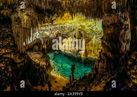 Célèbre grotte, Cuevas del Drach ou Grotte de Dragon sur l'île espagnole de Majorque, près de Porto Cristo Banque D'Images