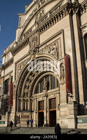 Entrée principale de la Natural History Museum, Londres Banque D'Images