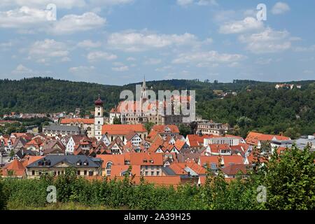 Vue sur la ville avec château et l'église St Johann, Sigmaringen, Baden-Wurttemberg, Allemagne Banque D'Images