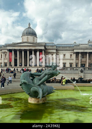 Trafalgar Square, en face de la National Gallery, à Londres, Angleterre, Royaume-Uni, Europe. Banque D'Images