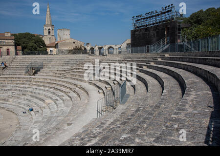 Arles, France. 29 août, 2019. Le théâtre romain, qui a été construit dans l'époque d'Auguste et assis autour de 8 000. Credit : Mark Kerrison/Alamy Live N Banque D'Images