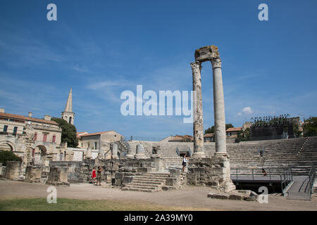 Arles, France. 29 août, 2019. Le théâtre romain, qui a été construit dans l'époque d'Auguste et assis autour de 8 000. Credit : Mark Kerrison/Alamy Live N Banque D'Images