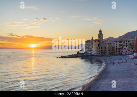 Durant le coucher du soleil, Plage de Camogli Camogli, ligurie, italie Banque D'Images