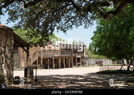 Scène de l'Enchanted Springs Ranch, un ancien parc à thème de l'ouest d'événements spéciaux, le lieu, et fréquente la télévision et film ensemble commercial de Boerne, Texas, au nord-ouest de San Antonio Banque D'Images