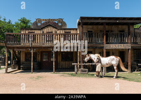Scène de l'Enchanted Springs Ranch, un ancien parc à thème de l'ouest d'événements spéciaux, le lieu, et fréquente la télévision et film ensemble commercial de Boerne, Texas, au nord-ouest de San Antonio Banque D'Images