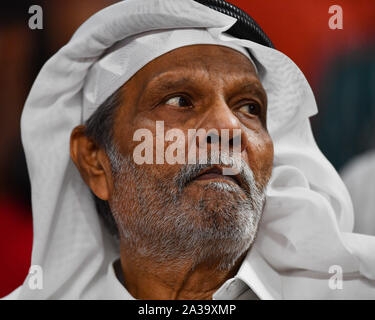 DOHA, QATAR. 06 Oct, 2019. Un spectateur local au cours de la 10e journée de l'IAAF World Athletics Championships - 2019 de Doha à Khalifa International Stadium le dimanche, Octobre 06, 2019 À DOHA, QATAR. Credit : Taka G Wu/Alamy Live News Banque D'Images