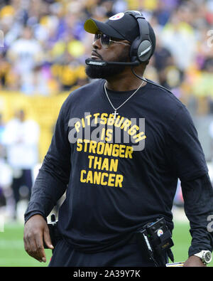 Pittsbugh, United States. 06 Oct, 2019. Pittsburgh Steelers l'entraîneur-chef Mike Tomlin dans le quatrième trimestre de l'Steelers 26-23 perdu des heures supplémentaires aux Ravens de Baltimore au stade Heinz Field de Pittsburgh le Lundi, Octobre 6, 2019. Photo par Archie Carpenter/UPI UPI : Crédit/Alamy Live News Banque D'Images