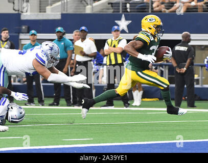 Arlington, États-Unis. 06 Oct, 2019. Green Bay Packers Aaron Jones scores sur un 18 verges contre les Dallas Cowboys durant leur jeu NFL AT&T Stadium à Arlington, Texas le dimanche, Octobre 6, 2019. Photo par Ian Halperin/UPI UPI : Crédit/Alamy Live News Banque D'Images