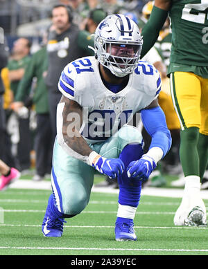 Arlington, États-Unis. 06 Oct, 2019. Dallas Cowboys Ézéchiel Elliott célèbre une première le ruissellement contre les Packers de Green Bay au cours de leur jeu NFL AT&T Stadium à Arlington, Texas le dimanche, Octobre 6, 2019. Photo par Ian Halperin/UPI UPI : Crédit/Alamy Live News Banque D'Images