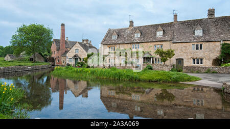 L'ancien moulin le long de la rivière Eye, dans le magnifique village de Lower Slaughter, Cotswolds, Gloucestershire, Angleterre, Royaume-Uni, Banque D'Images