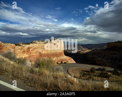 Paysages à Colorado National Monument, qui n'est en aucun cas un monument situé dans le sens typique de la parole. Il est plus comme un parc national, une réserve de vastes plateaux, canyons, et d'imposants monolithes dans le comté de Mesa, Colorado, près de Grand Junction Banque D'Images