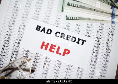 Concept de crédit. Bad crédit écrit sur carte blanche. Banque D'Images