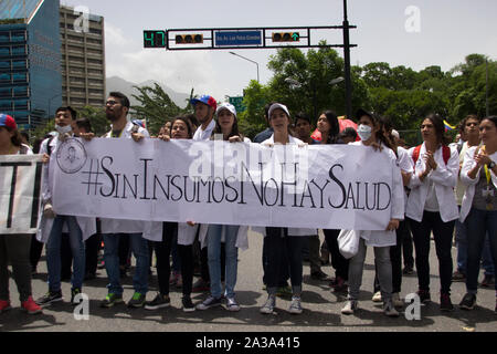 Vénézueliens protester contre les pénuries de médicaments et soins de santé crise au Venezuela Banque D'Images