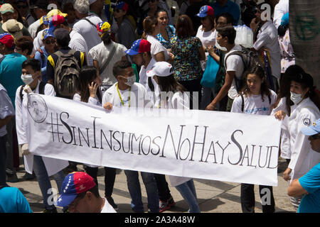 Vénézueliens protester contre les pénuries de médicaments et soins de santé crise au Venezuela Banque D'Images