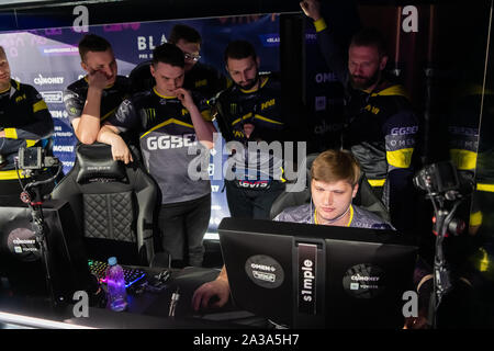 Moscou, Russie - 14 septembre 2019 : Loisirs : Counter-Strike Global Offensive événement. Oleksandr s1visant des Kostylev - the world's greatest csgo player Banque D'Images
