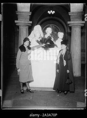 Portrait Sculpture : Monument de Lucretia Mott, Elizabeth Cady Stanton et Susan B. Anthony au Capitole, Washington, D.C. Banque D'Images