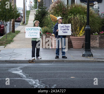 West Reading, Pennsylvanie/USA - 6 octobre, 2019 : la vie de l'événement de la chaîne : chaîne de Vie participe Événement, manifestation anti-avortement. Banque D'Images