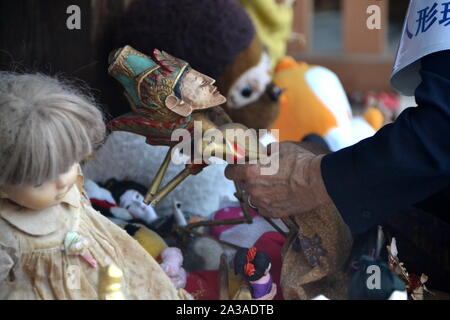 La cérémonie de reconnaissance pour les anciens dolls a lieu une fois par an en octobre au Sanctuaire Shinto (Meiji Jingu) à Tokyo, Japon. Banque D'Images