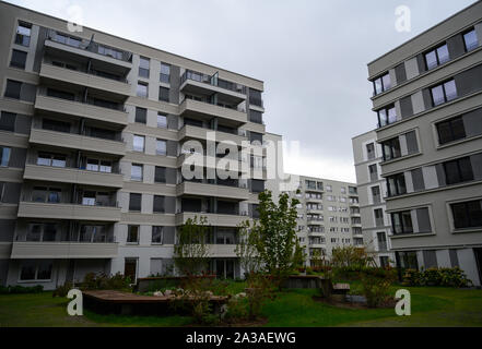 Berlin, Allemagne. 06Th Oct, 2019. Sous la marque "quarts", Medici vivant, un fournisseur d'appartements partagés, propose 94 nouveaux appartements pour les jeunes et les travailleurs à revenu élevé dans un nouveau quartier résidentiel à Moabit. (À "l'Administration du Sénat : Co-Living difficilement influe sur le marché immobilier de Berlin') Credit : Christophe Gateau/dpa/Alamy Live News Banque D'Images