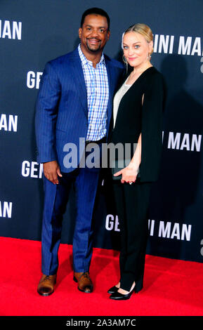 Hollywood, Californie, USA 6 Octobre 2019 L'Acteur Alfonso Ribeiro et épouse Angela Unkrich assister à Paramount Pictures présente la première mondiale de 'Gemini Man' le 6 octobre 2019 au Théâtre chinois de Grauman à Hollywood, Californie, USA. Photo de Barry King/Alamy Live News Banque D'Images