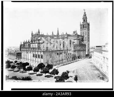 Sevilla. Vista general de la Catedral desde el Alcazar / J. Laurent. Madrid. Banque D'Images