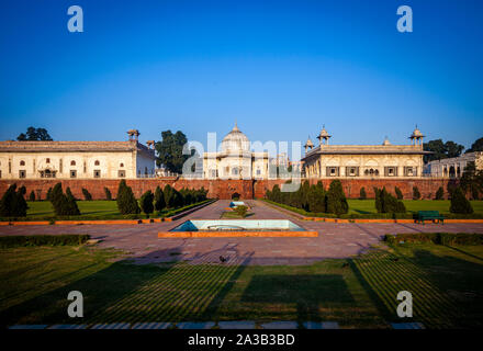 DELHI, INDE, 03 mars 2013 : des bâtiments historiques à l'intérieur de la célèbre Fort Rouge, également connu sous le nom de Lal Quila dans Delhi Banque D'Images