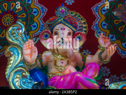 Décora Ganesh idol pendant le festival Ganesh Chaturthi à Mumbai, en Inde Banque D'Images