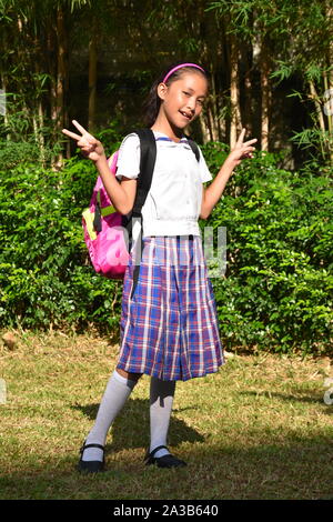 Asian Girl Student s'amusant de porter l'uniforme scolaire Banque D'Images