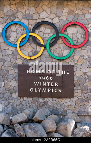 Inscrivez-vous accueil des Jeux Olympiques d'hiver de 1960 au village à Squaw Valley, une Sierra Mountain Resort à Olympic Valley, à l'ouest de Tahoe City, Californie Banque D'Images