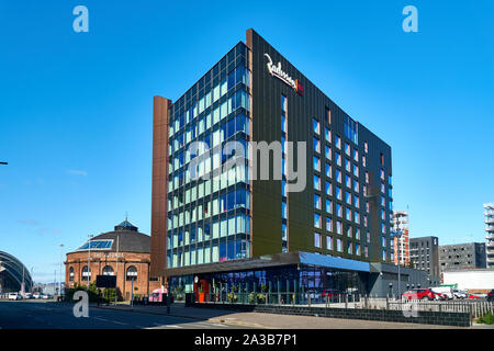 Radisson Hotel rouge dans la ville de Glasgow, près de la rivière Clyde. Banque D'Images